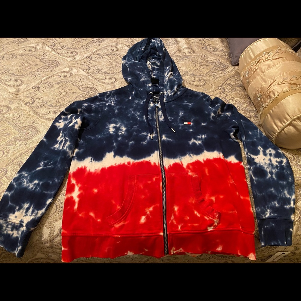 Woman’s Tommy Hilfiger Zip up hoodie. Brand new with tags